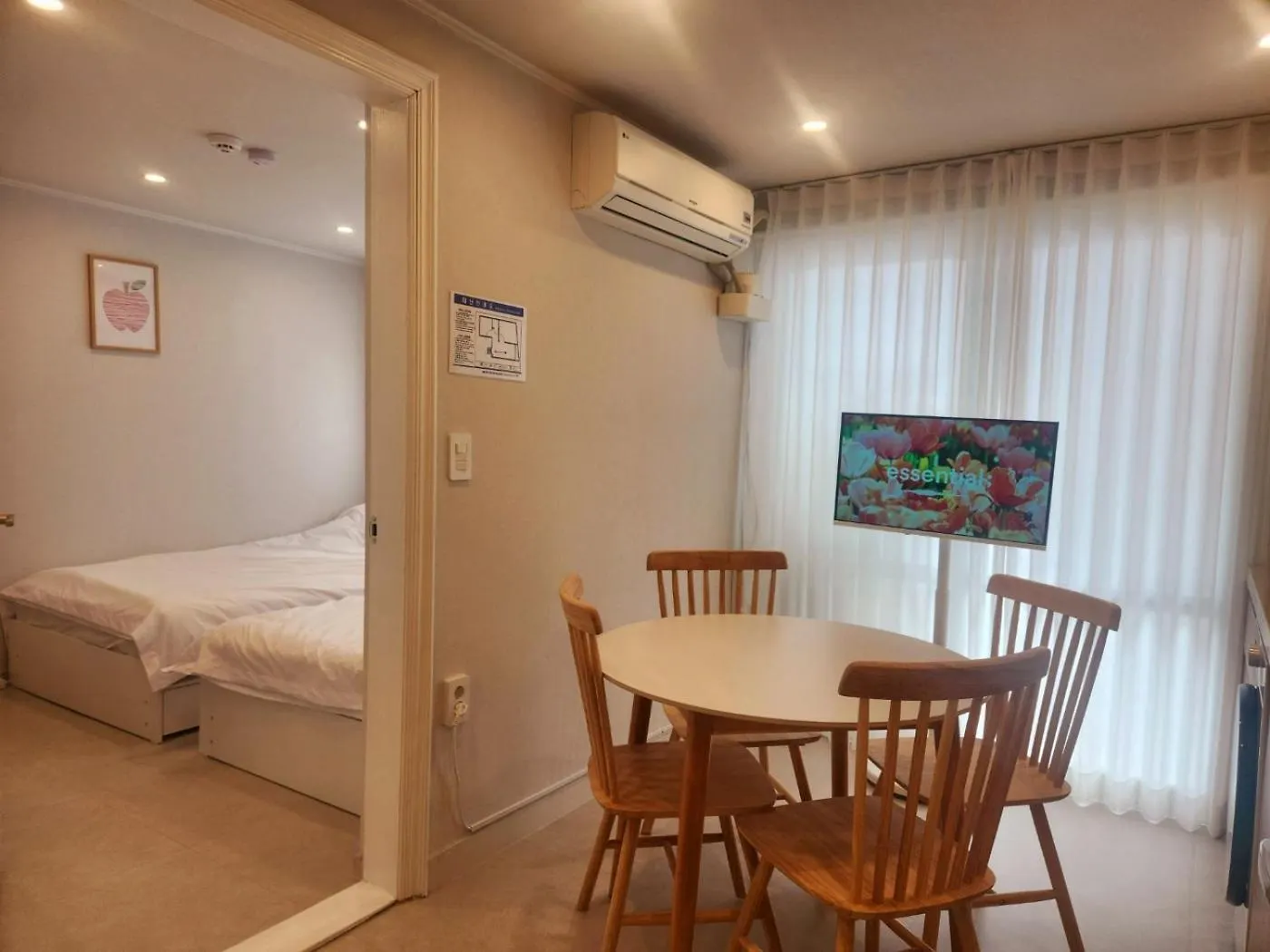 5-Minute Walk From Hongdae Station, Hotel-Style Bedding, 2 Rooms, Washer Dryer Seoel
