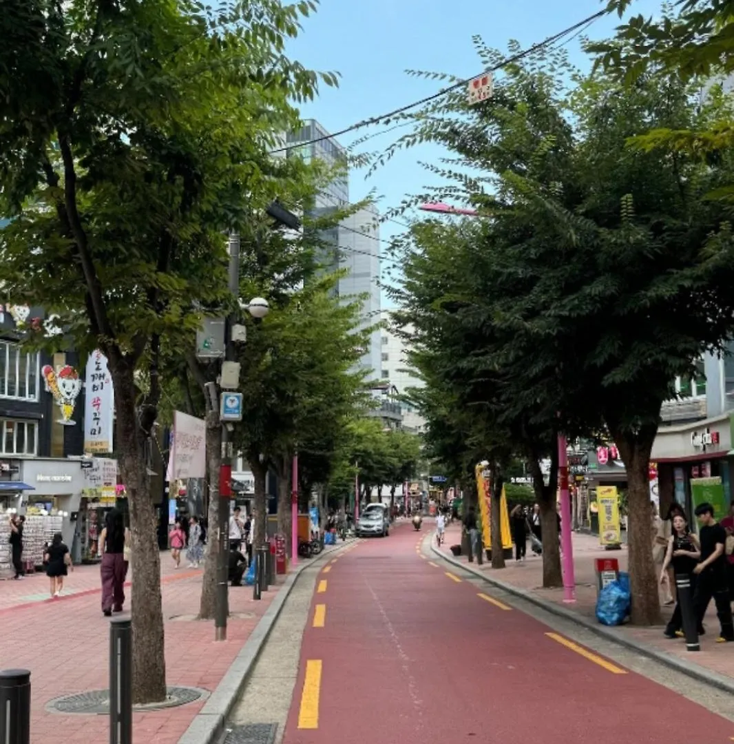 5-Minute Walk From Hongdae Station, Hotel-Style Bedding, 2 Rooms, Washer Dryer Seoel 0*,  Zuid-Korea