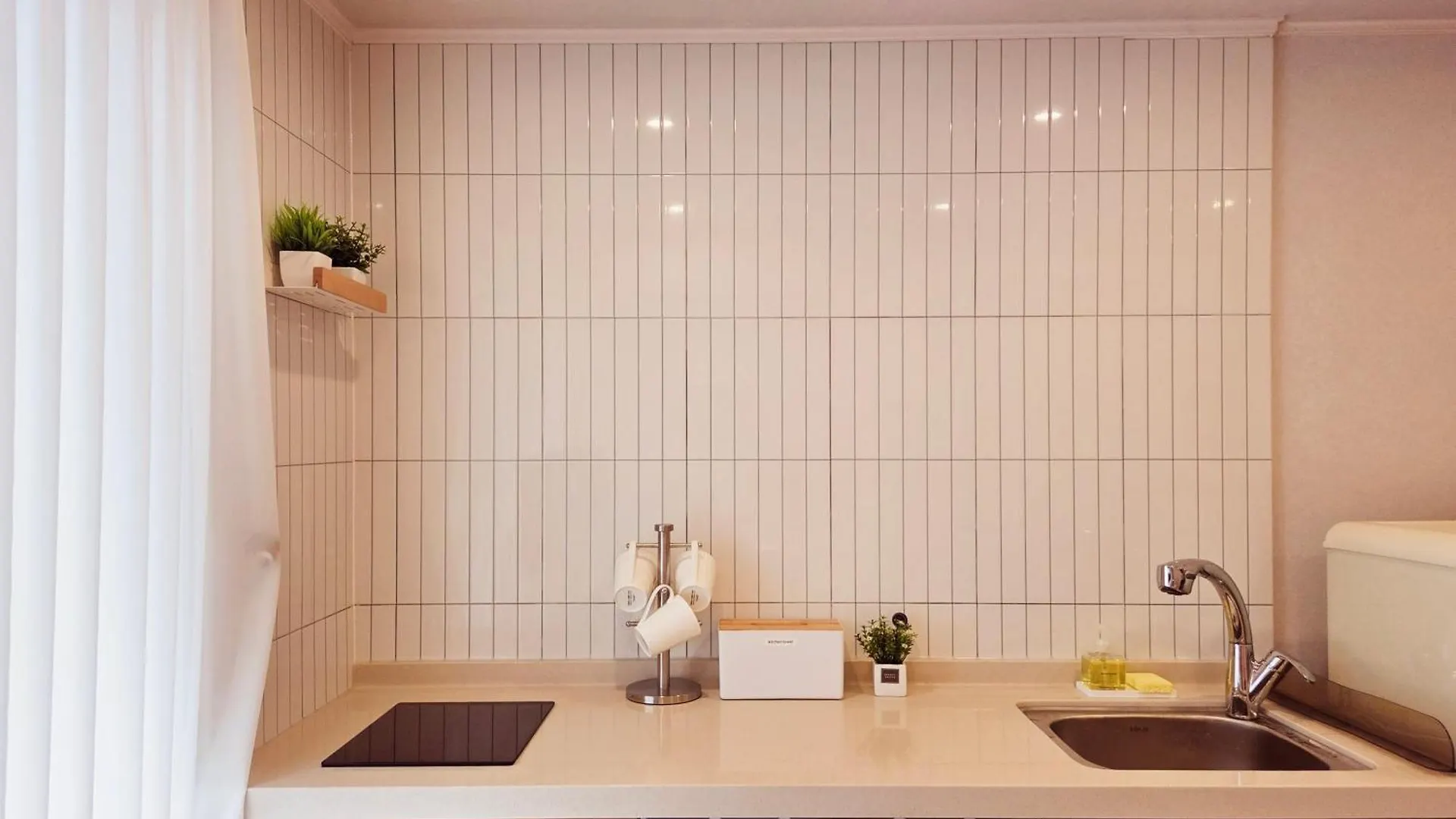 5-Minute Walk From Hongdae Station, Hotel-Style Bedding, 2 Rooms, Washer Dryer Seoel Appartement