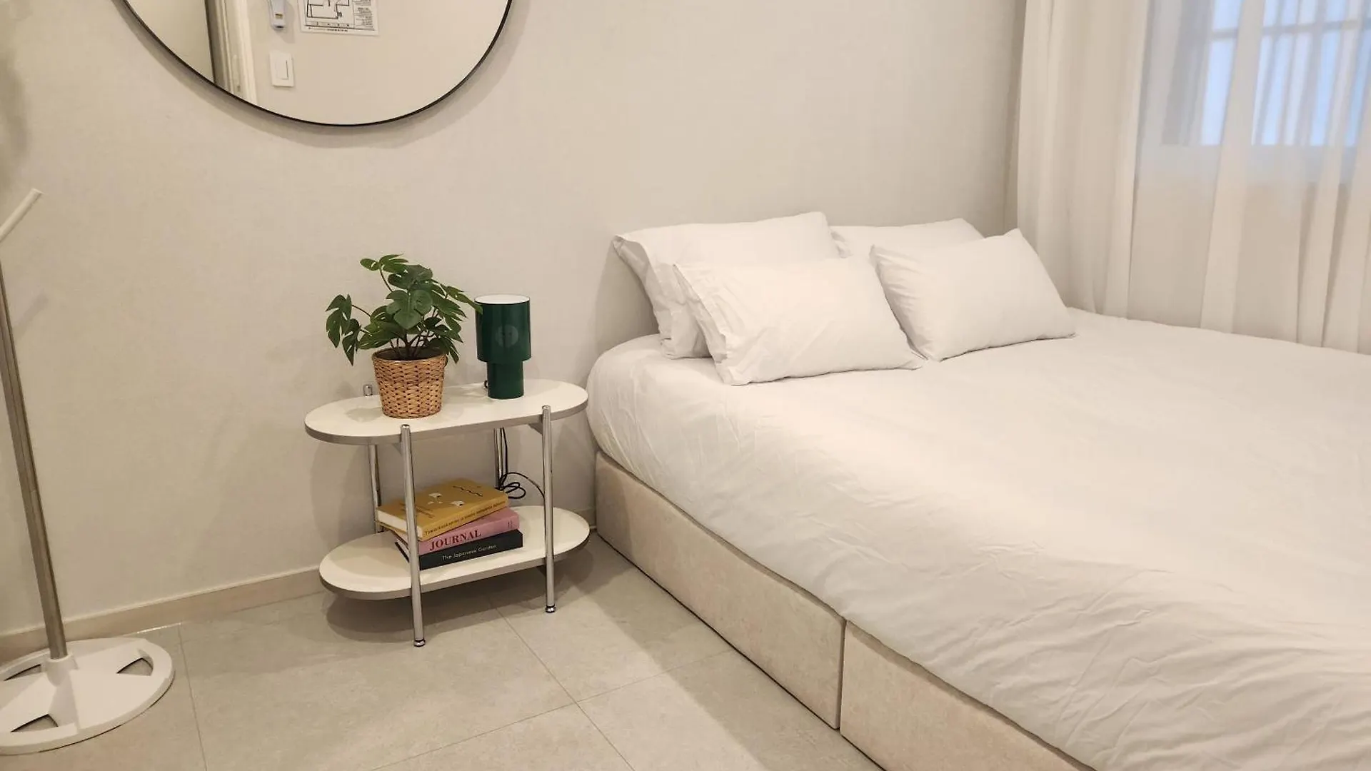Appartement 5-Minute Walk From Hongdae Station, Hotel-Style Bedding, 2 Rooms, Washer Dryer Seoel