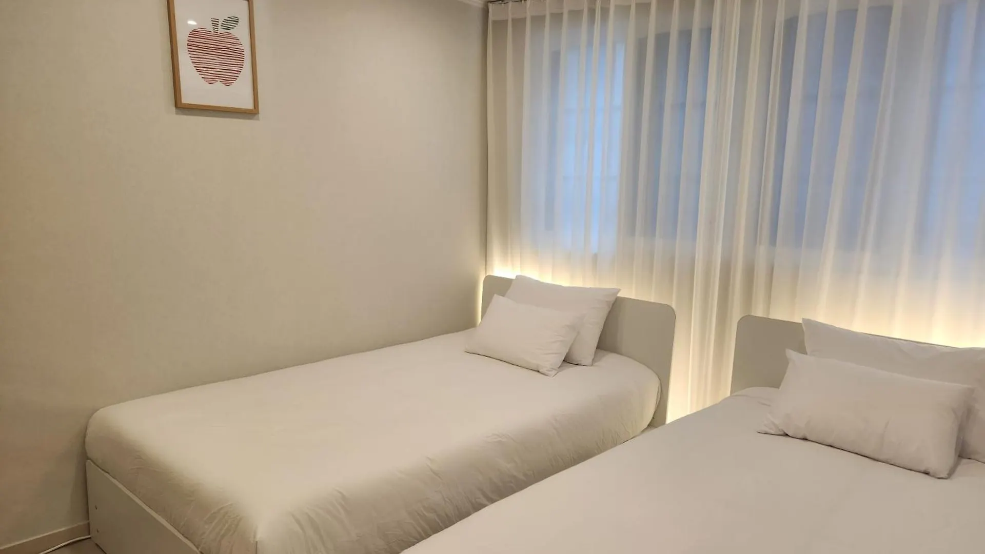 Appartement 5-Minute Walk From Hongdae Station, Hotel-Style Bedding, 2 Rooms, Washer Dryer Seoel