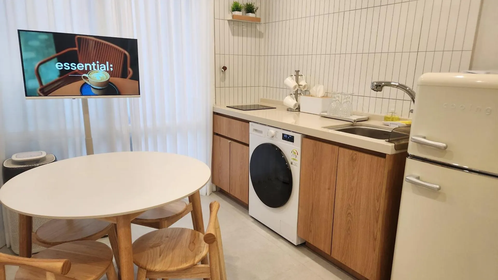 5-Minute Walk From Hongdae Station, Hotel-Style Bedding, 2 Rooms, Washer Dryer location