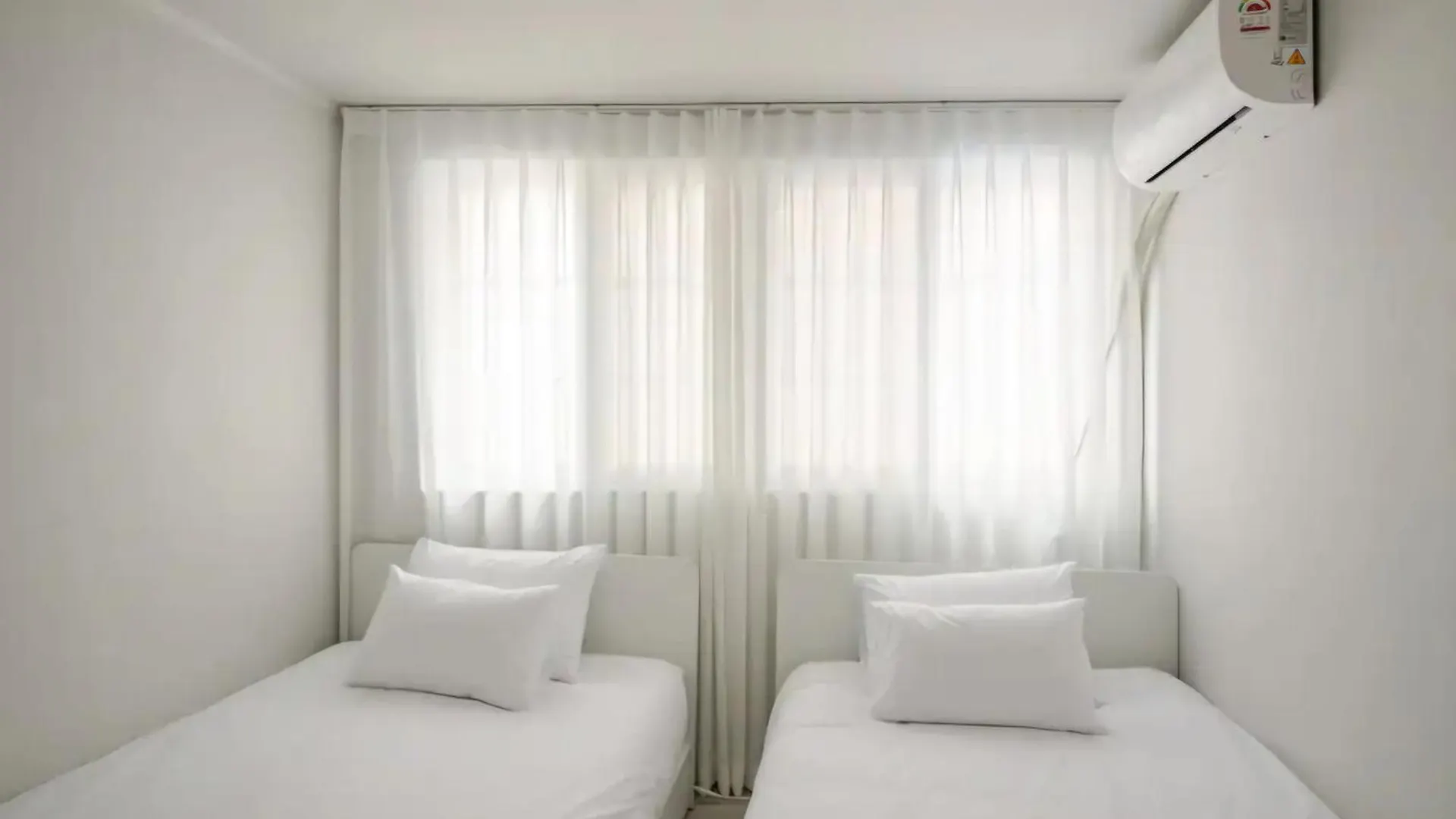 5-Minute Walk From Hongdae Station, Hotel-Style Bedding, 2 Rooms, Washer Dryer Seoel Zuid-Korea