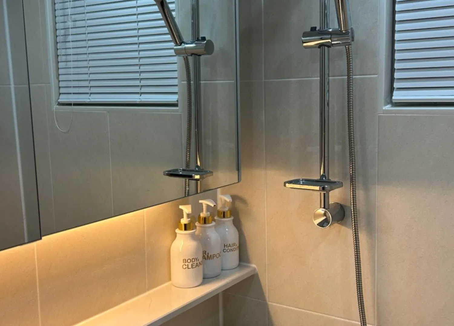 5-Minute Walk From Hongdae Station, Hotel-Style Bedding, 2 Rooms, Washer Dryer Σεούλ