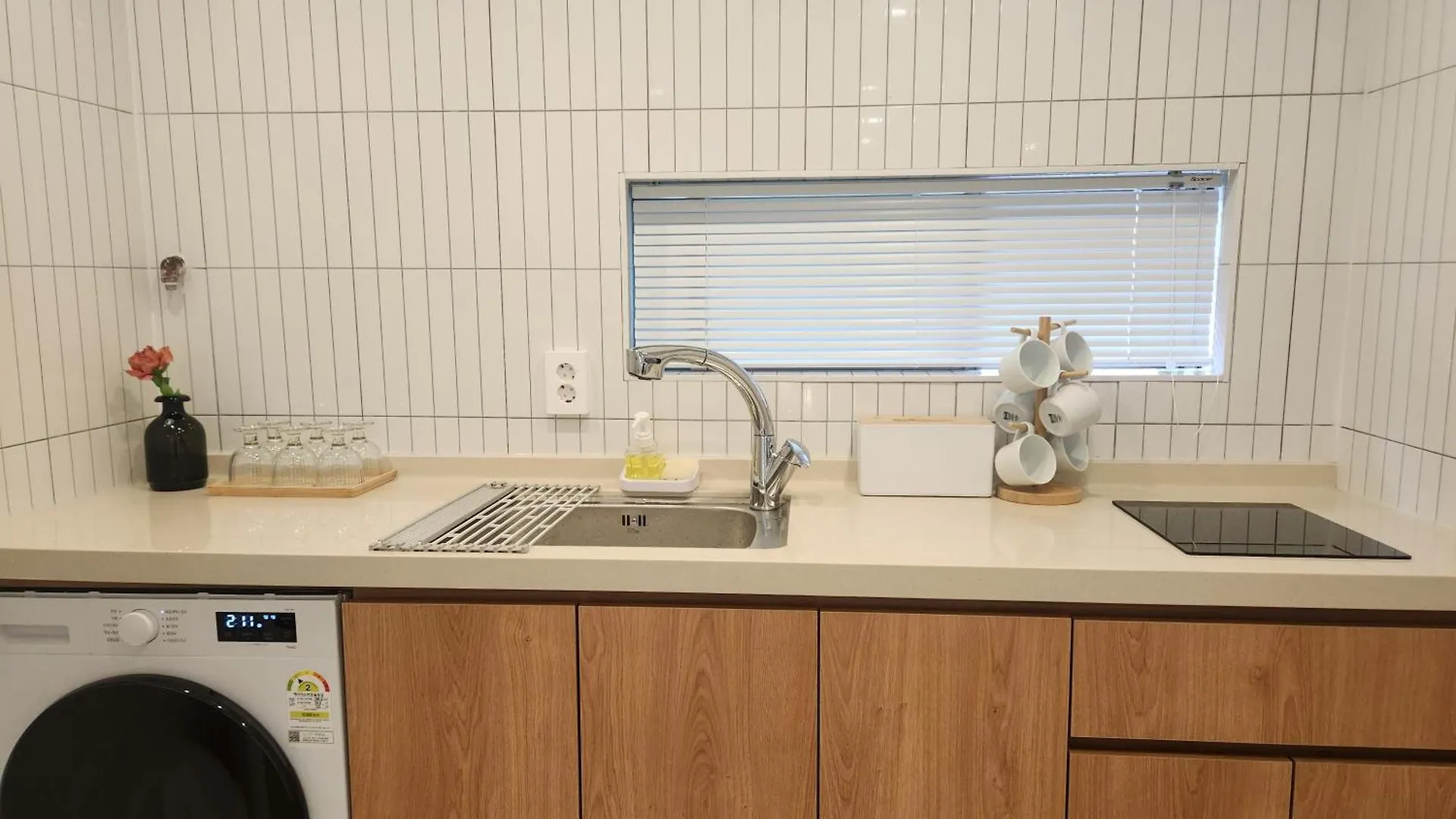 5-Minute Walk From Hongdae Station, Hotel-Style Bedding, 2 Rooms, Washer Dryer Σεούλ Διαμέρισμα